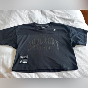 Super-dry cropped Black Tee Size 6